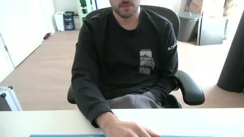 Snapshot of fabian_196 chatting on November 13, 11:09 am Call me bitch online show from November 13, 11:09 am