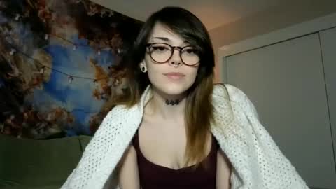 Snapshot of faerienugs chatting on February 6, 4:21 am Faerie 3 online show from February 6, 4:21 am