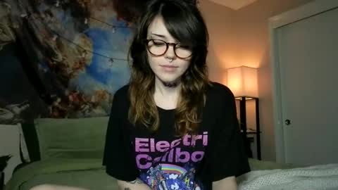 Snapshot of faerienugs chatting on February 14, 2:39 am Faerie 3 online show from February 14, 2:39 am