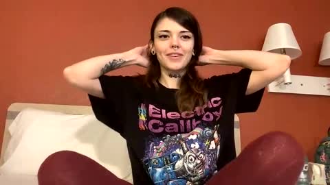 Snapshot of faerienugs chatting on March 5, 1:42 am Faerie 3 online show from March 5, 1:42 am