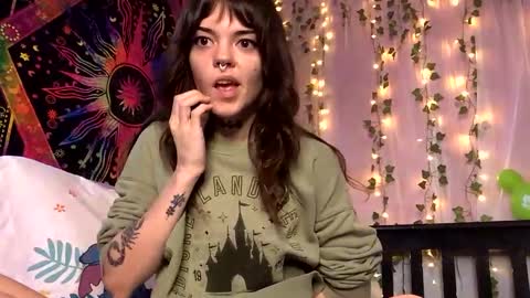 Snapshot of faerienugs chatting on September 24, 11:41 pm Faerie 3 online show from September 24, 11:41 pm