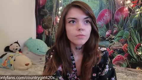 Snapshot of faerienugs chatting on November 26, 2:01 am Faerie 3 online show from November 26, 2:01 am