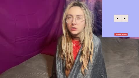 Snapshot of faexoxoxo chatting on December 3, 3:33 pm Fae online show from December 3, 3:33 pm