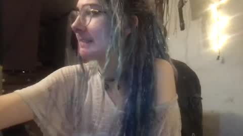 Snapshot of faexoxoxo chatting on February 1, 4:35 am Fae online show from February 1, 4:35 am