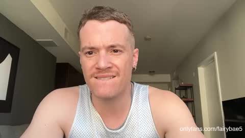 Snapshot of fairybae5 chatting on November 9, 11:03 pm Travis online show from November 9, 11:03 pm