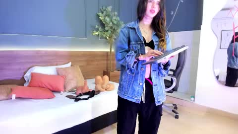 Megan    630  1330 -5 online show from October 21, 12:44 am