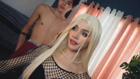 Snapshot of familystroke_twinny8 chatting on October 2, 2:07 am Alexandra x Alexandro online show from October 2, 2:07 am