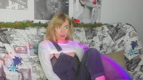 Snapshot of fancy__nancy chatting on December 23, 7:38 am Nancy online show from December 23, 7:38 am