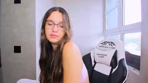 Snapshot of fancy_bunny chatting on September 16, 5:52 am fancy bunny online show from September 16, 5:52 am