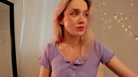 Snapshot of fancyamelia chatting on September 19, 12:28 pm fancyamelia online show from September 19, 12:28 pm