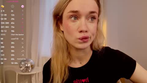 Snapshot of fancyamelia chatting on September 23, 12:30 pm fancyamelia online show from September 23, 12:30 pm