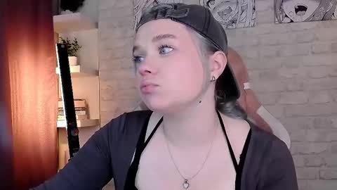 Snapshot of fancybella chatting on October 10, 1:54 pm Bella online show from October 10, 1:54 pm