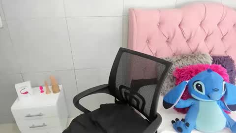 Snapshot of fanny_18 chatting on December 2, 1:22 am FANNY online show from December 2, 1:22 am