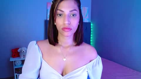 Snapshot of fantasy_maker1 chatting on October 11, 1:27 am Perla online show from October 11, 1:27 am