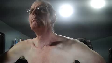 Snapshot of fantasyresort chatting on December 3, 4:09 am fantasyresort online show from December 3, 4:09 am