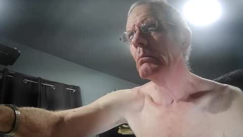 Snapshot of fantasyresort chatting on December 15, 2:16 am fantasyresort online show from December 15, 2:16 am