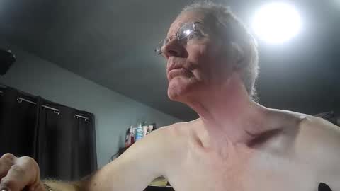 Snapshot of fantasyresort chatting on December 17, 4:07 am fantasyresort online show from December 17, 4:07 am