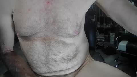 Snapshot of fantasyresort chatting on December 20, 4:41 am fantasyresort online show from December 20, 4:41 am