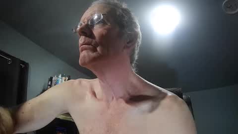 Snapshot of fantasyresort chatting on December 23, 4:10 am fantasyresort online show from December 23, 4:10 am