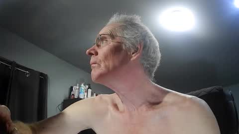 Snapshot of fantasyresort chatting on January 6, 4:05 am fantasyresort online show from January 6, 4:05 am