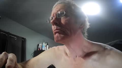 Snapshot of fantasyresort chatting on January 7, 4:04 am fantasyresort online show from January 7, 4:04 am