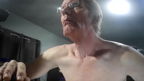 Snapshot of fantasyresort chatting on January 13, 4:07 am fantasyresort online show from January 13, 4:07 am