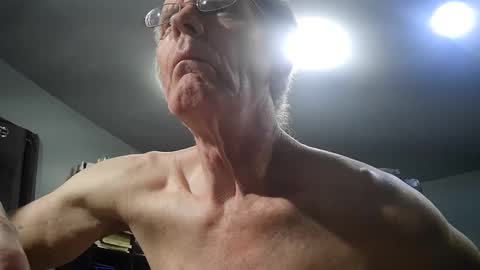 Snapshot of fantasyresort chatting on January 14, 4:07 am fantasyresort online show from January 14, 4:07 am