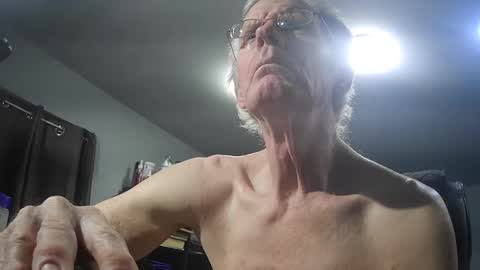 Snapshot of fantasyresort chatting on February 1, 4:11 am fantasyresort online show from February 1, 4:11 am