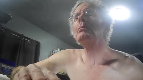 Snapshot of fantasyresort chatting on February 11, 4:06 am fantasyresort online show from February 11, 4:06 am