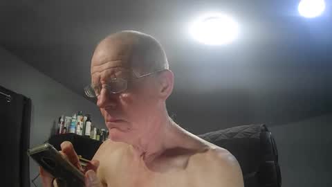 Snapshot of fantasyresort chatting on March 1, 4:36 am fantasyresort online show from March 1, 4:36 am