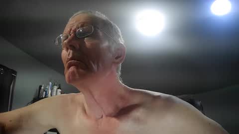 fantasyresort online show from April 18, 3:21 am