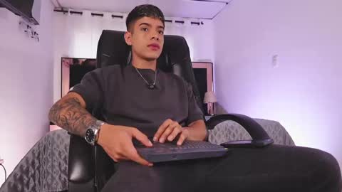 Snapshot of farid_jake_ chatting on February 18, 8:03 pm farid_jake_ online show from February 18, 8:03 pm