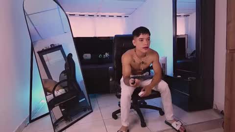 Snapshot of farid_jake_ chatting on December 5, 2:58 pm farid_jake_ online show from December 5, 2:58 pm