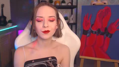 Fascinating   Eyes online show from December 22, 8:11 am