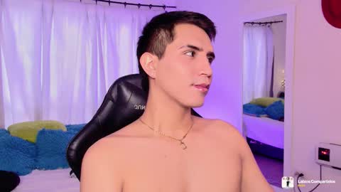 Snapshot of fatass_420 chatting on November 19, 7:14 pm Johan online show from November 19, 7:14 pm