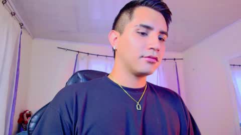 Snapshot of fatass_420 chatting on December 14, 7:29 pm Johan online show from December 14, 7:29 pm