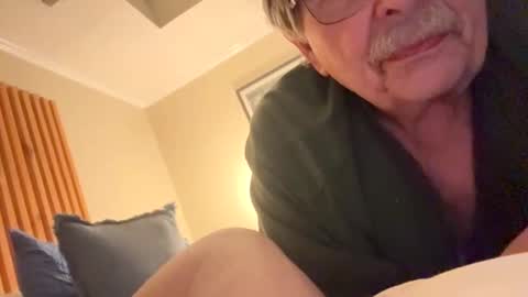 Snapshot of fatdickad chatting on November 18, 6:40 am fatdickad online show from November 18, 6:40 am