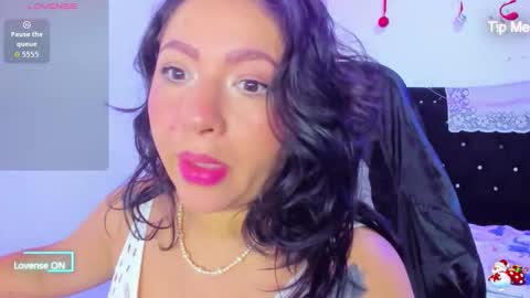 Snapshot of fatima_essence chatting on December 4, 6:01 am online show from December 4, 6:01 am