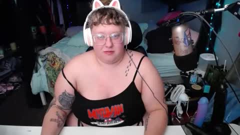 Snapshot of fatveronica chatting on January 18, 6:24 am FatVeronica online show from January 18, 6:24 am