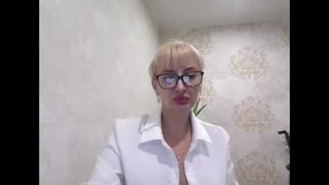 Snapshot of favorite_angel chatting on December 29, 4:48 am favorite_angel online show from December 29, 4:48 am