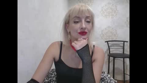 Snapshot of favorite_angel chatting on January 6, 4:55 pm favorite_angel online show from January 6, 4:55 pm