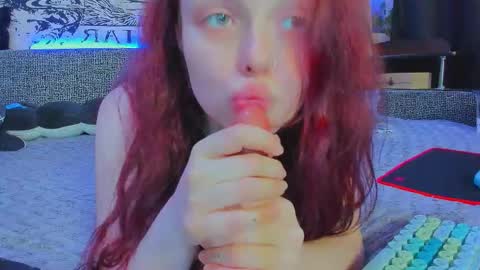 Snapshot of fearlessdiva_x chatting on November 19, 2:11 am Diva online show from November 19, 2:11 am