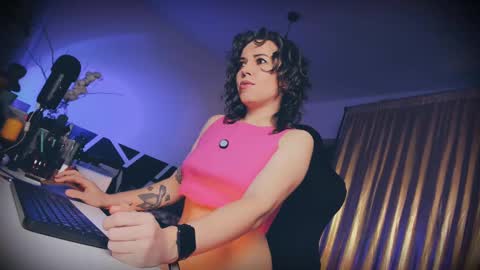 Snapshot of feetfundoll chatting on February 21, 12:49 am Lisa Dove aka FeetFunDoll online show from February 21, 12:49 am