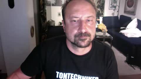 Snapshot of feetkissboy chatting on September 27, 12:26 am feetkissboy online show from September 27, 12:26 am