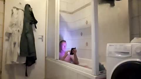 Max online show from October 31, 6:42 pm