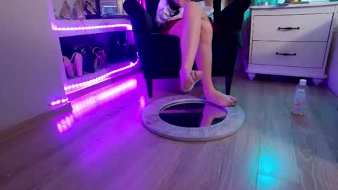 FeetVibe online show from November 21, 12:15 pm