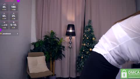Snapshot of felissiany chatting on December 26, 4:21 am Hello im Nova online show from December 26, 4:21 am