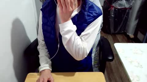 felixlau online show from December 4, 7:00 pm