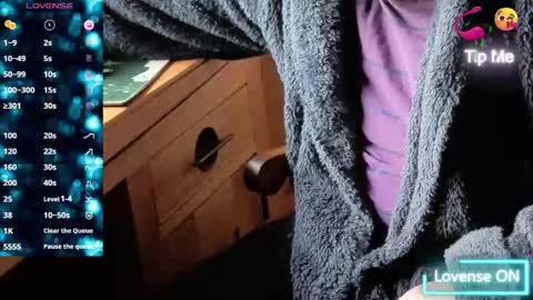 Snapshot of fellainsp8 chatting on October 2, 7:59 am Adam online show from October 2, 7:59 am