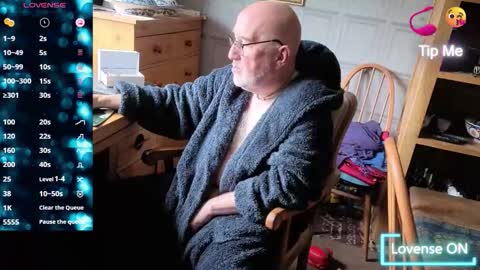 Snapshot of fellainsp8 chatting on October 8, 8:01 am Adam online show from October 8, 8:01 am